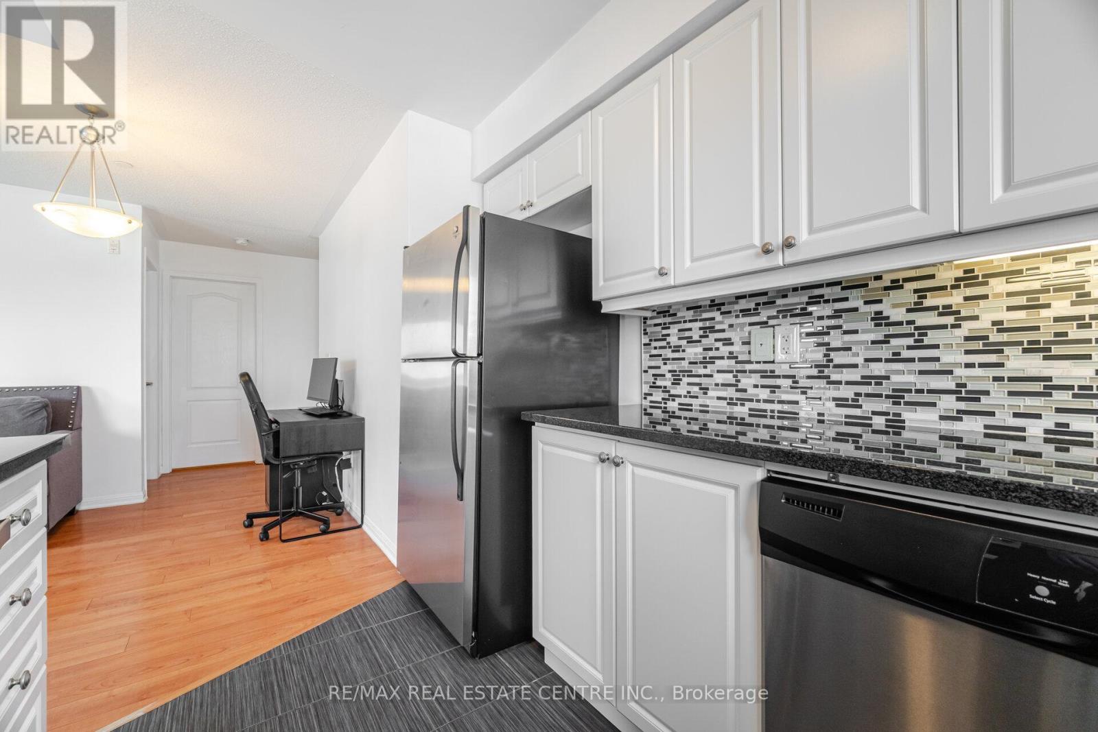 203 - 1005 Nadalin Heights, Milton, Ontario  L9T 8R4 - Photo 18 - W12902896