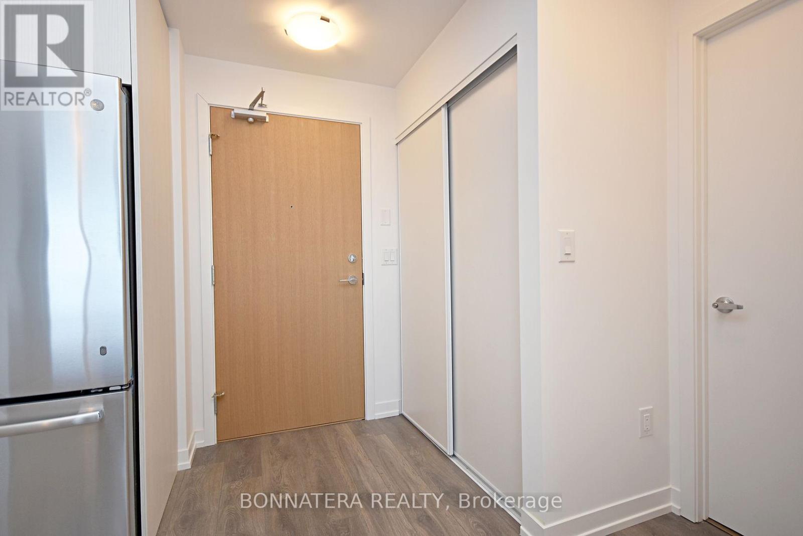 1613 - 2520 Eglinton Avenue W, Mississauga (Erin Mills), Ontario  L5M 0Y4 - Photo 3 - W12902920