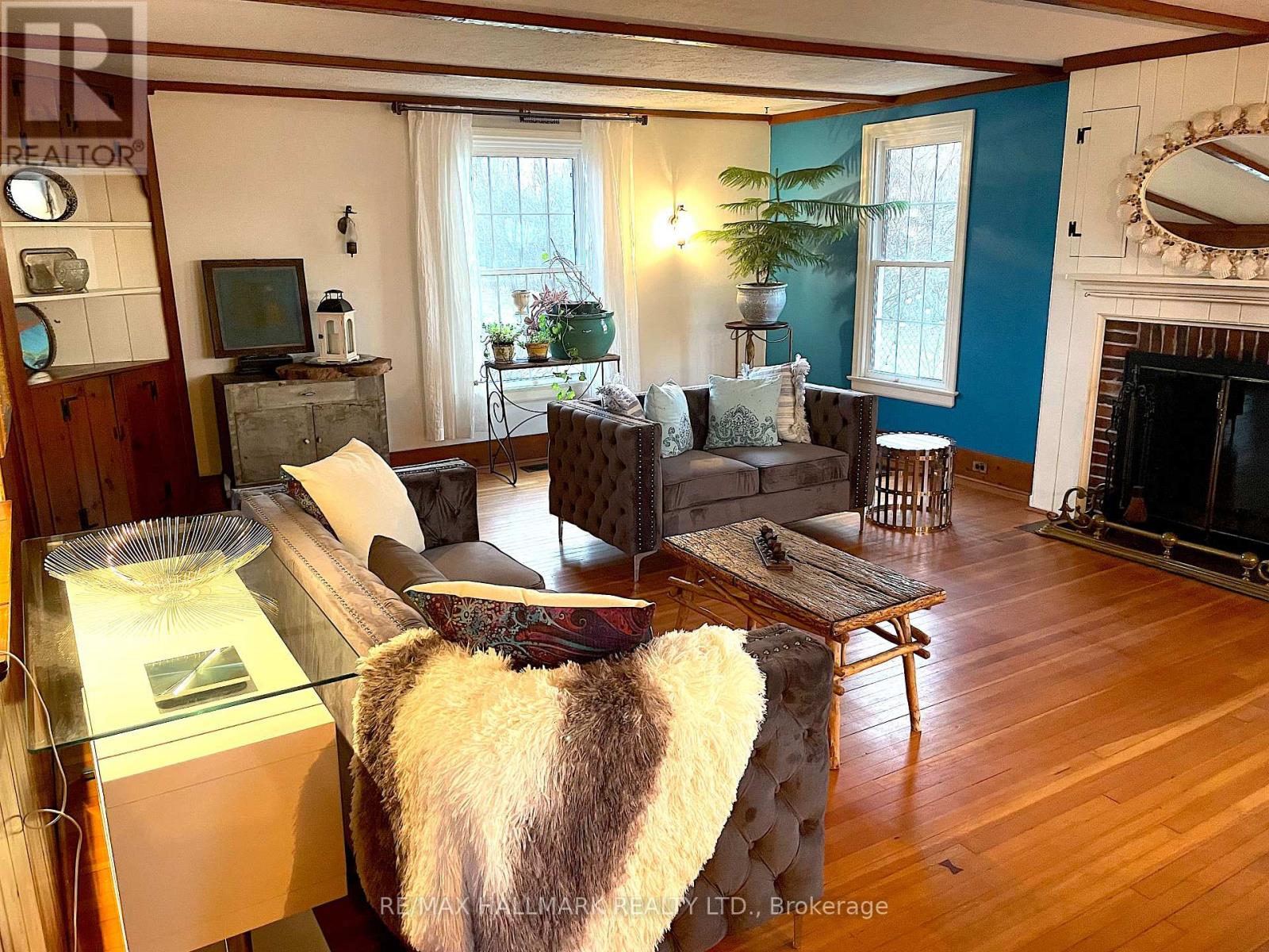 1927 Niagara Parkway, Fort Erie, Ontario  L2A 5M4 - Photo 2 - X12902632