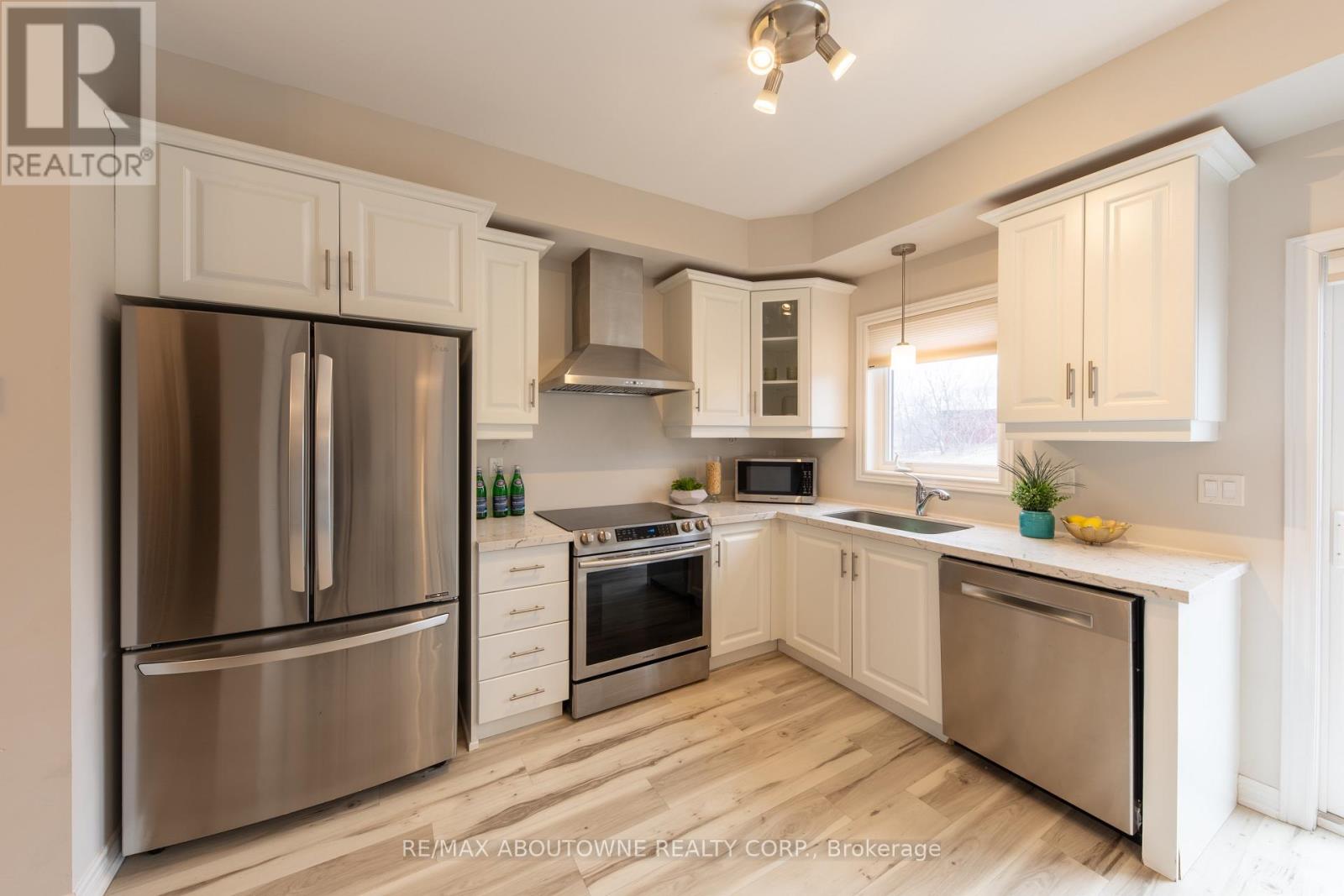 15 Barley Lane, Hamilton, Ontario  L9K 0K1 - Photo 10 - X12902654