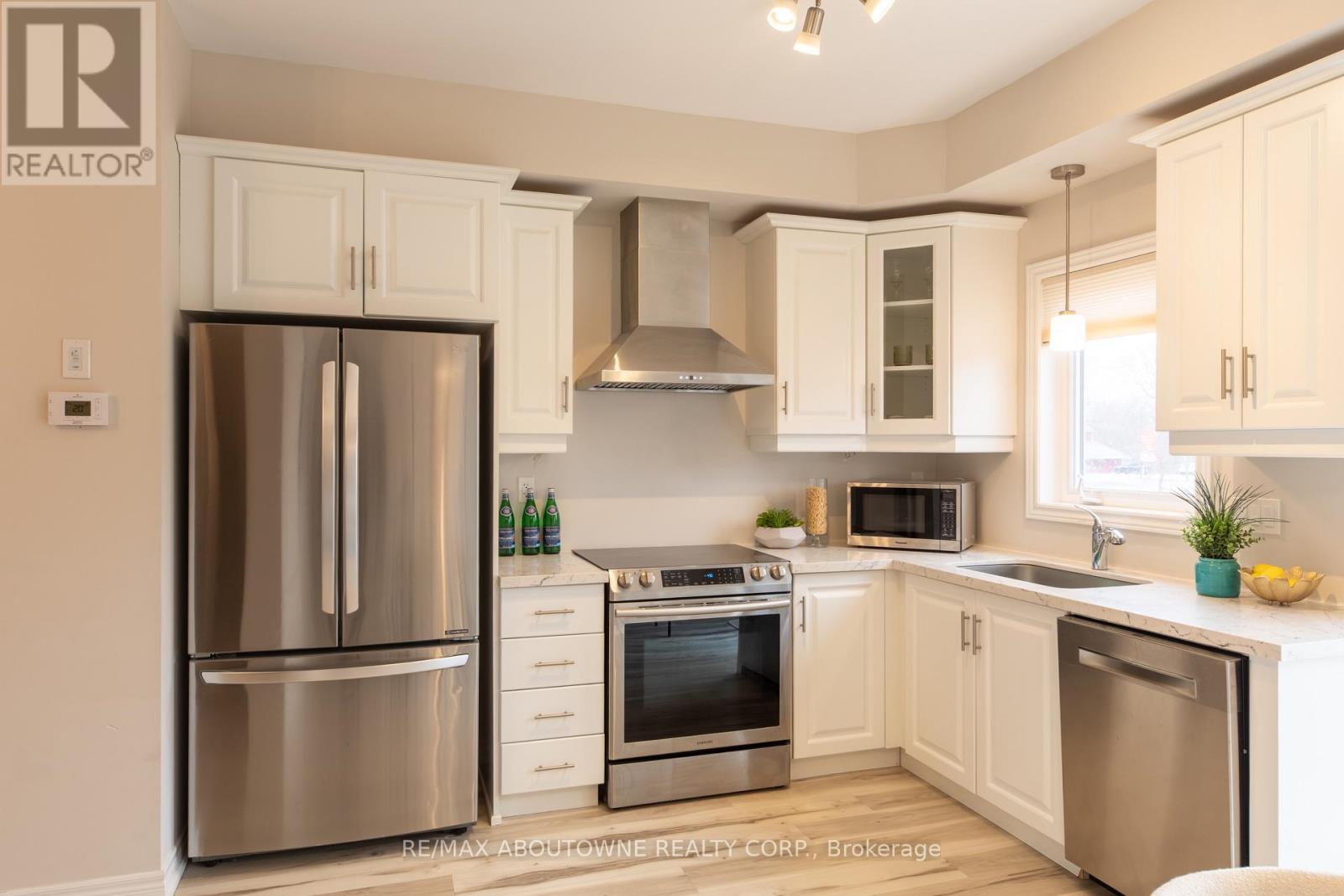 15 Barley Lane, Hamilton, Ontario  L9K 0K1 - Photo 11 - X12902654