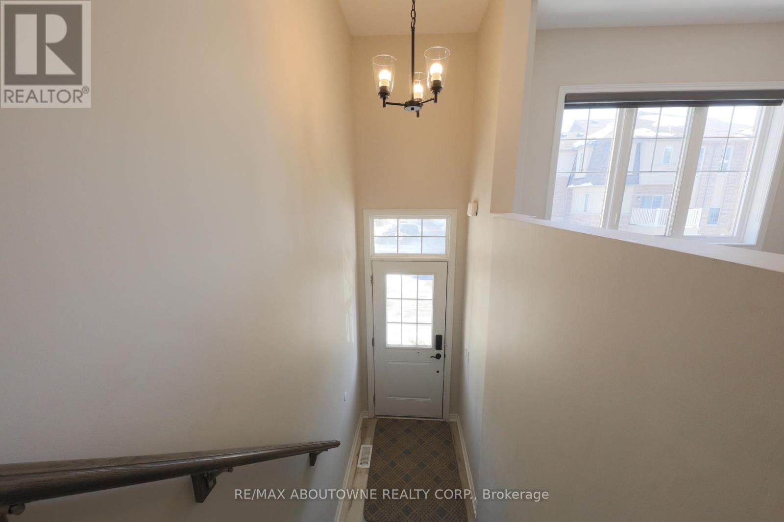 15 Barley Lane, Hamilton, Ontario  L9K 0K1 - Photo 2 - X12902654