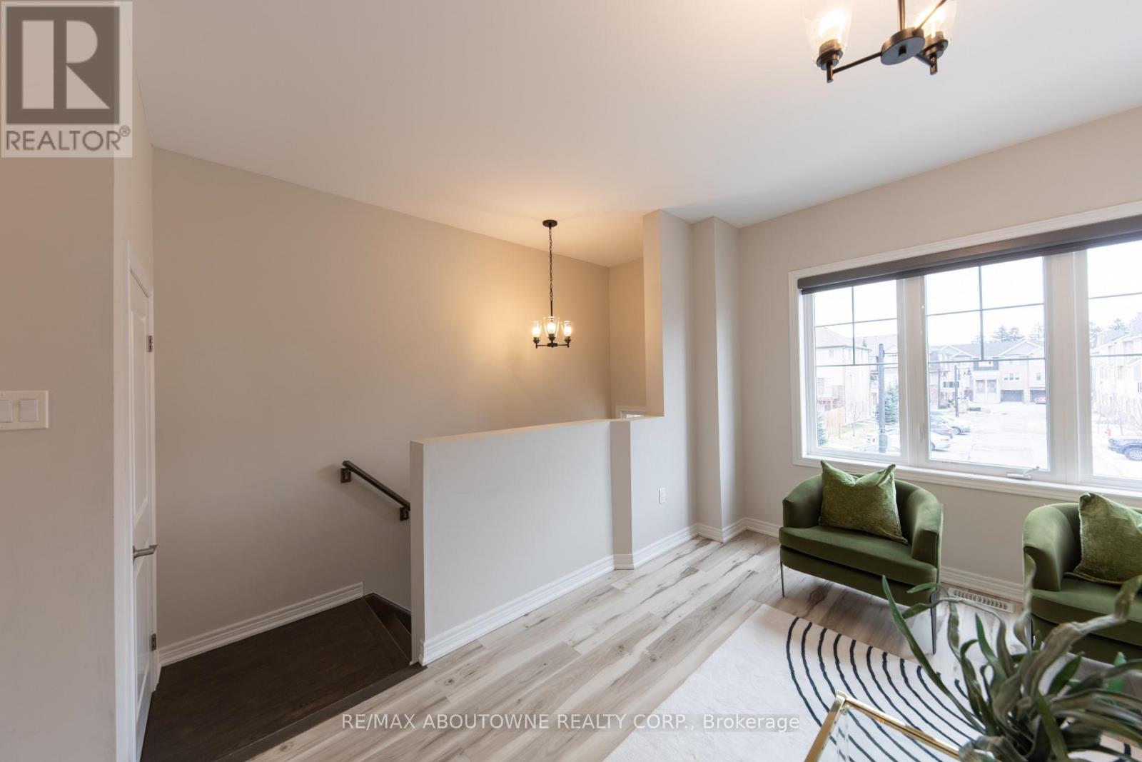 15 Barley Lane, Hamilton, Ontario  L9K 0K1 - Photo 3 - X12902654