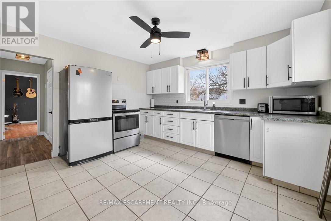 29 Quaker Road, Welland, Ontario  L3C 3G3 - Photo 11 - X12902762