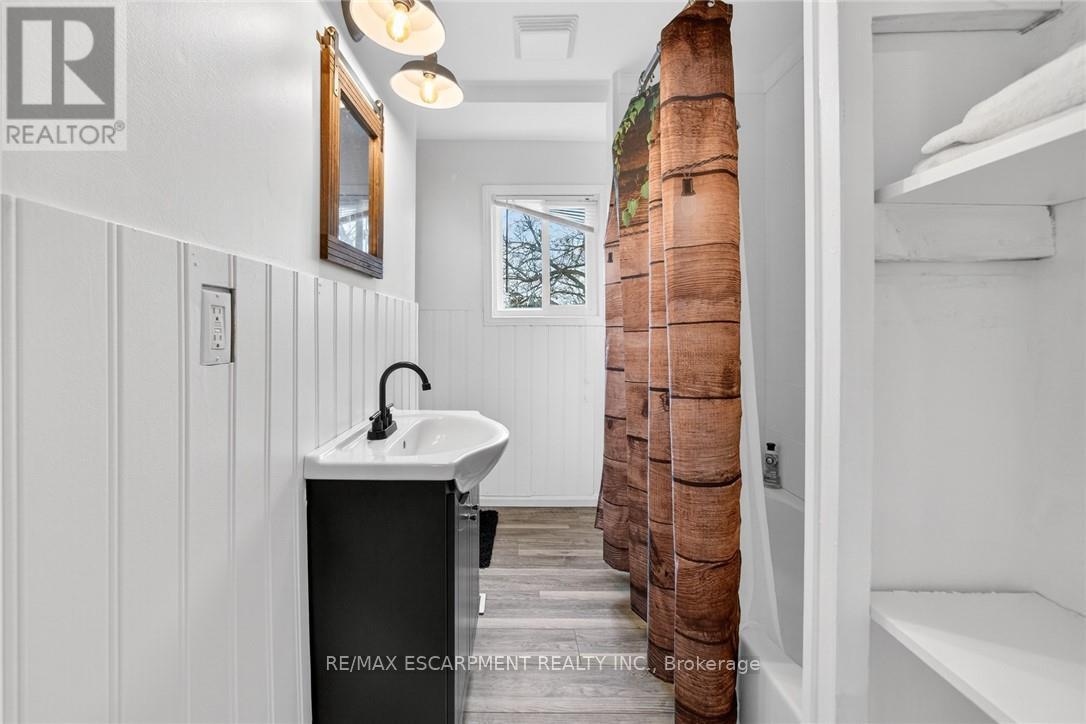 29 Quaker Road, Welland, Ontario  L3C 3G3 - Photo 17 - X12902762