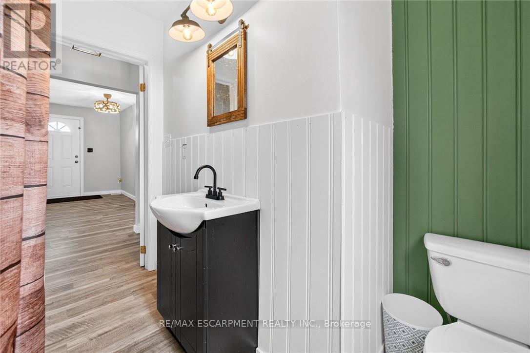 29 Quaker Road, Welland, Ontario  L3C 3G3 - Photo 18 - X12902762