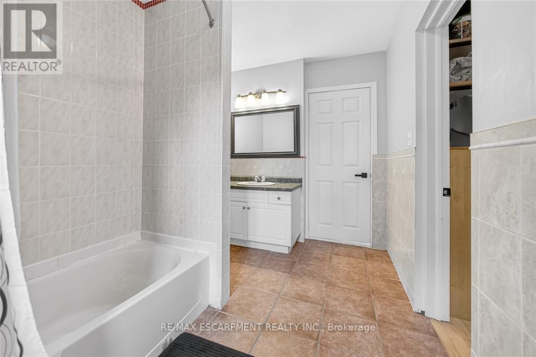 29 Quaker Road, Welland, Ontario  L3C 3G3 - Photo 31 - X12902762