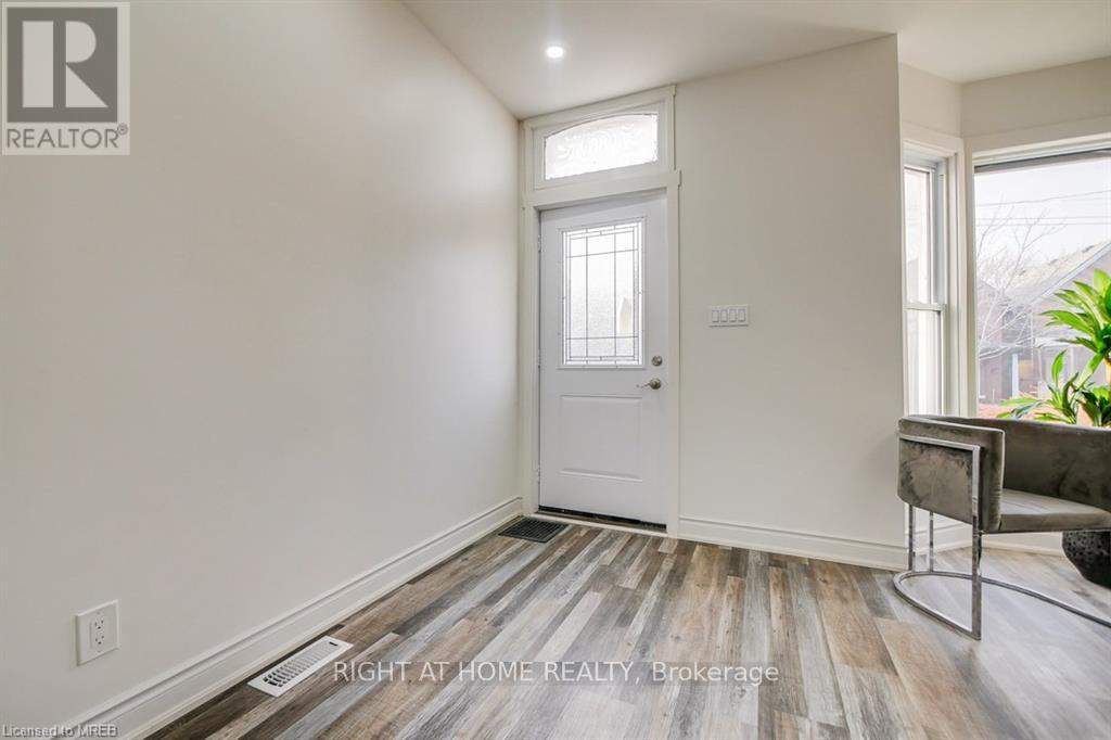 120 Tisdale Street N, Hamilton (Landsdale), Ontario  L8L 5M6 - Photo 4 - X12902766