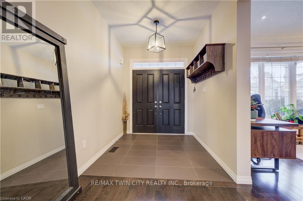 268 Evens Pond Crescent, Kitchener, Ontario  N2R 0B8 - Photo 5 - X12902882