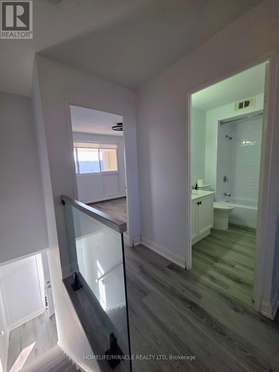 724 - 350 Quigley Road, Hamilton, Ontario  L8K 5N2 - Photo 13 - X12902924