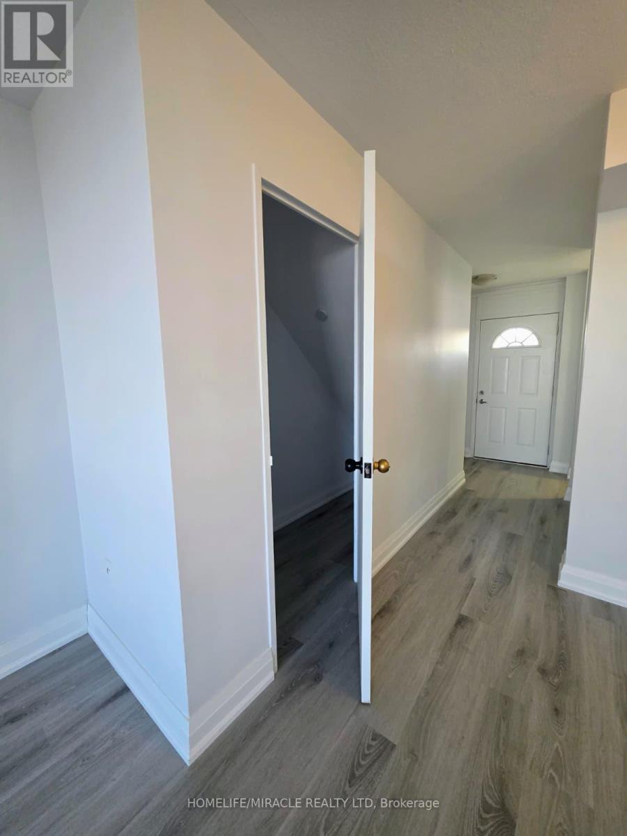 724 - 350 Quigley Road, Hamilton, Ontario  L8K 5N2 - Photo 2 - X12902924