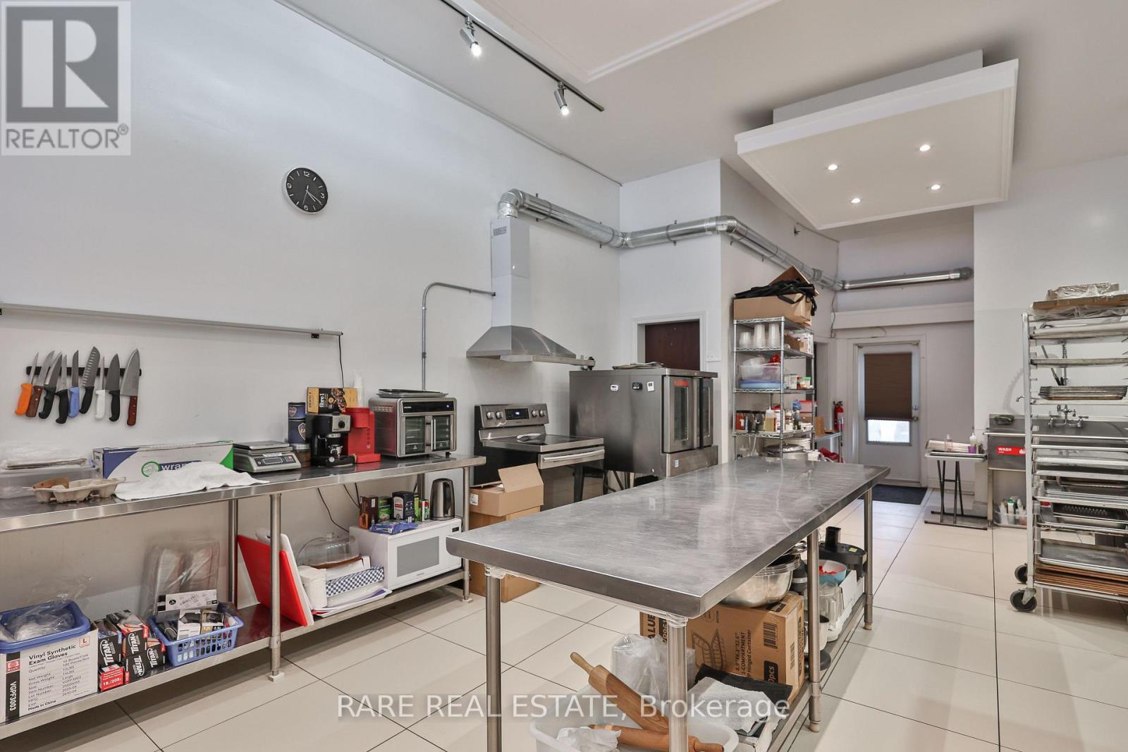 3588 Dufferin Street, Toronto, Ontario  M3K 1N1 - Photo 8 - W12896048