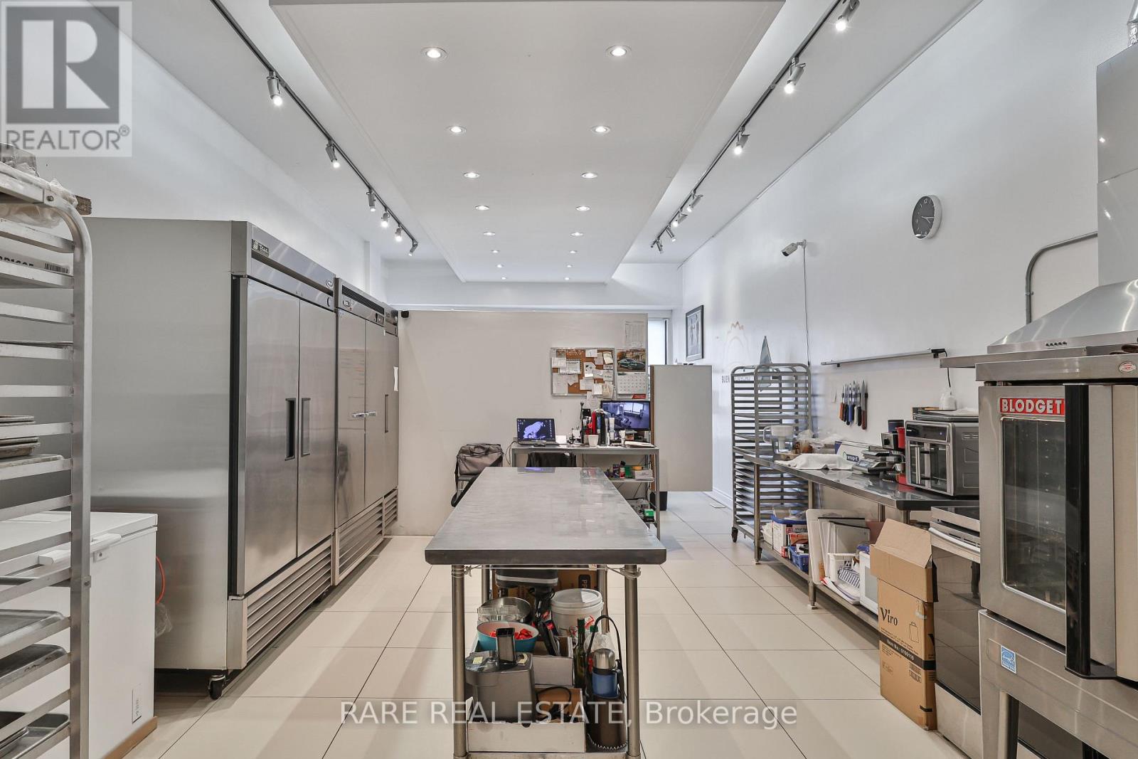 3588 Dufferin Street, Toronto, Ontario  M3K 1N1 - Photo 4 - W12896048