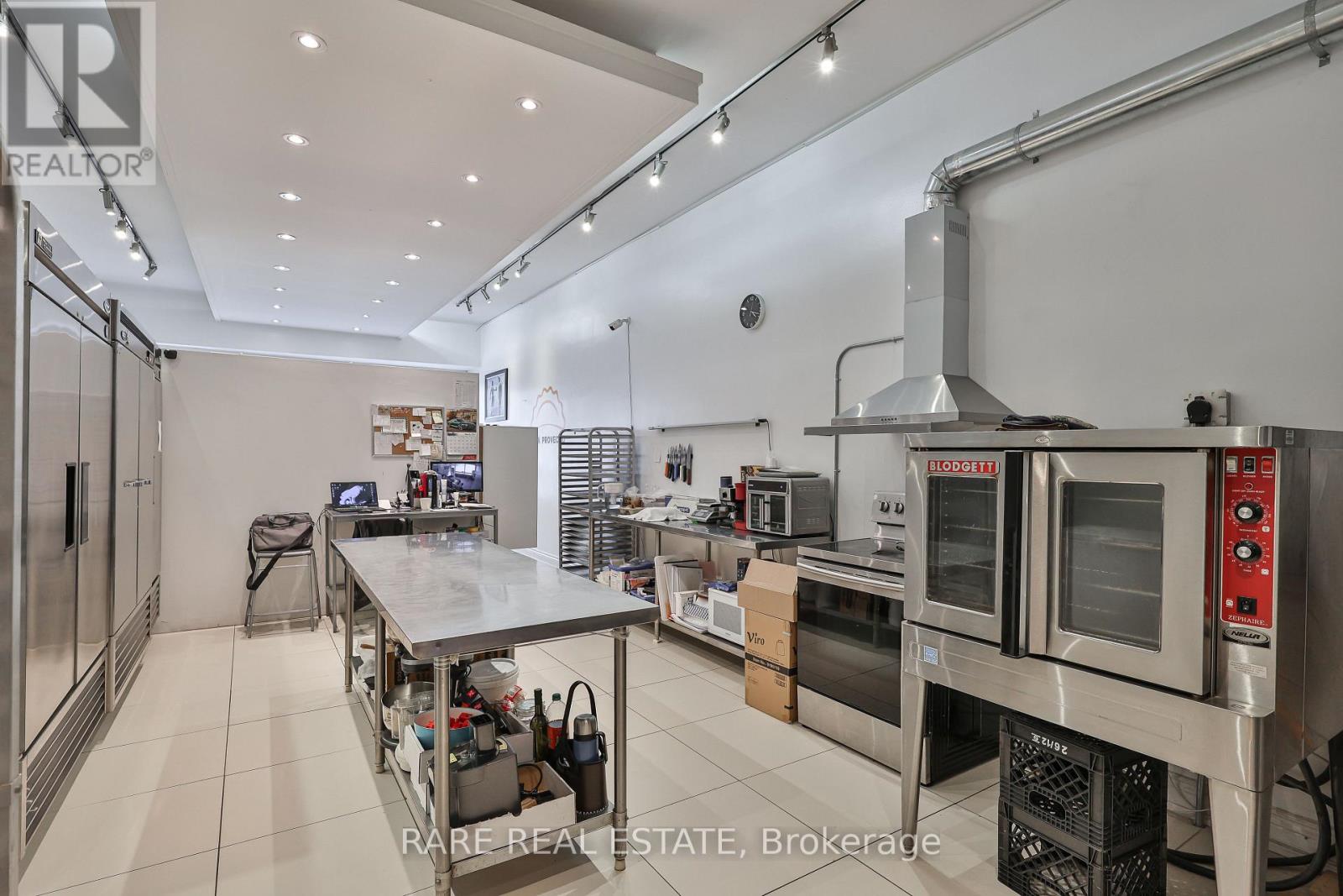 3588 Dufferin Street, Toronto, Ontario  M3K 1N1 - Photo 5 - W12896048