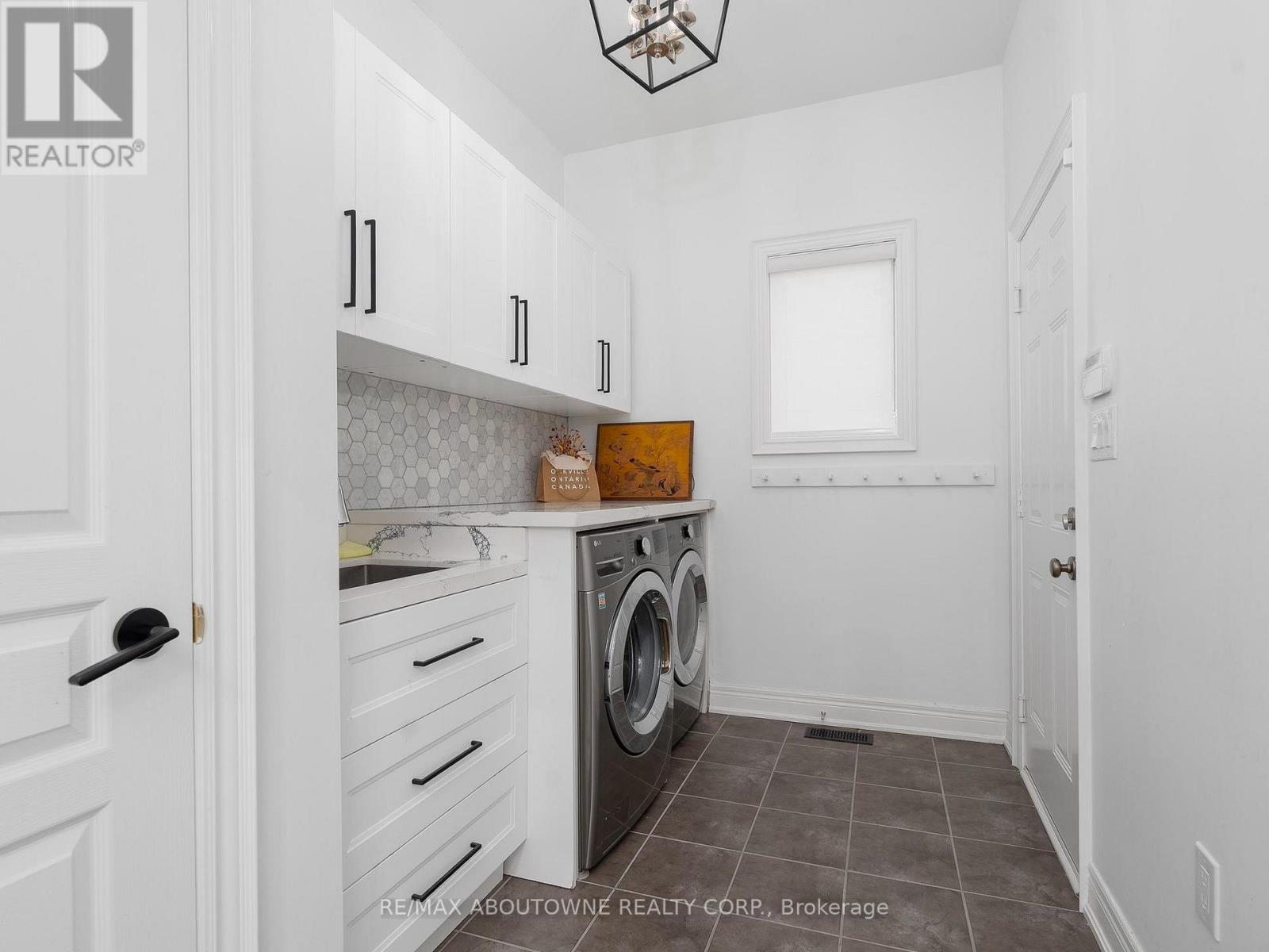 591 Hidden Trail, Oakville, Ontario  L6M 0N3 - Photo 18 - W12902904