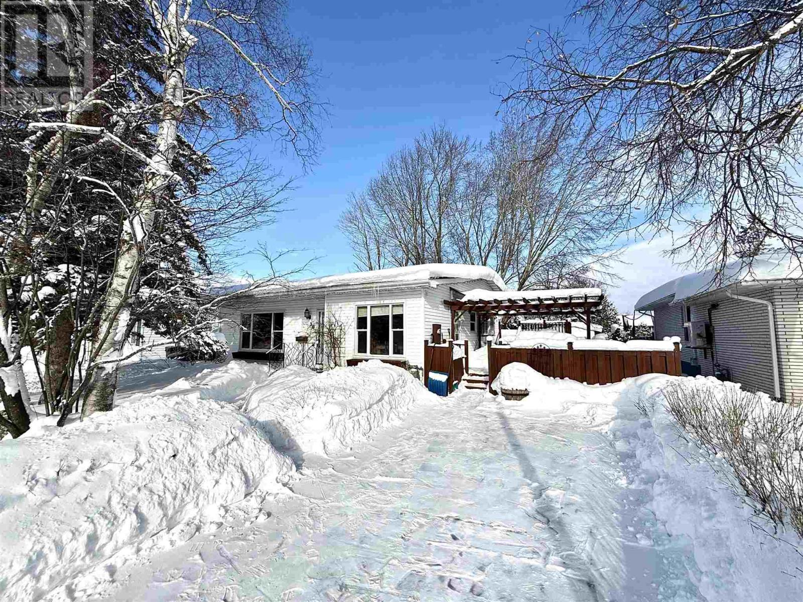 30 Carlbert St, Sault Ste. Marie, Ontario  P6A 5S5 - Photo 2 - SM260216