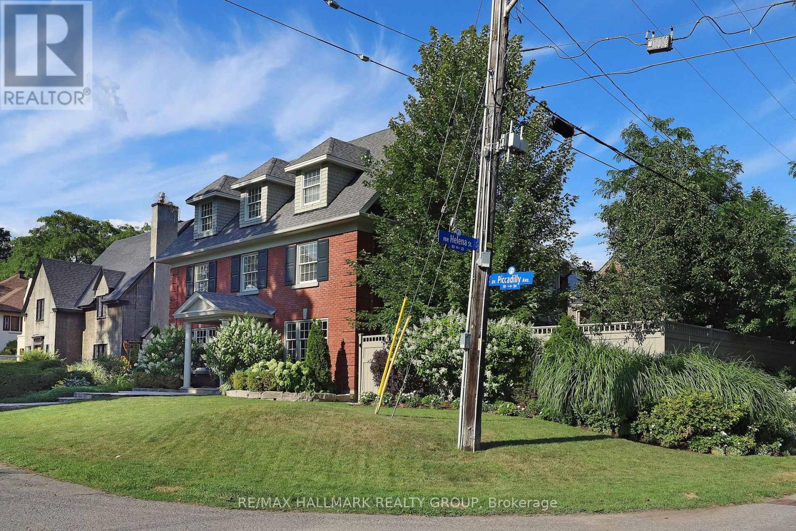 525 PICCADILLY AVENUE, Ottawa, Ontario