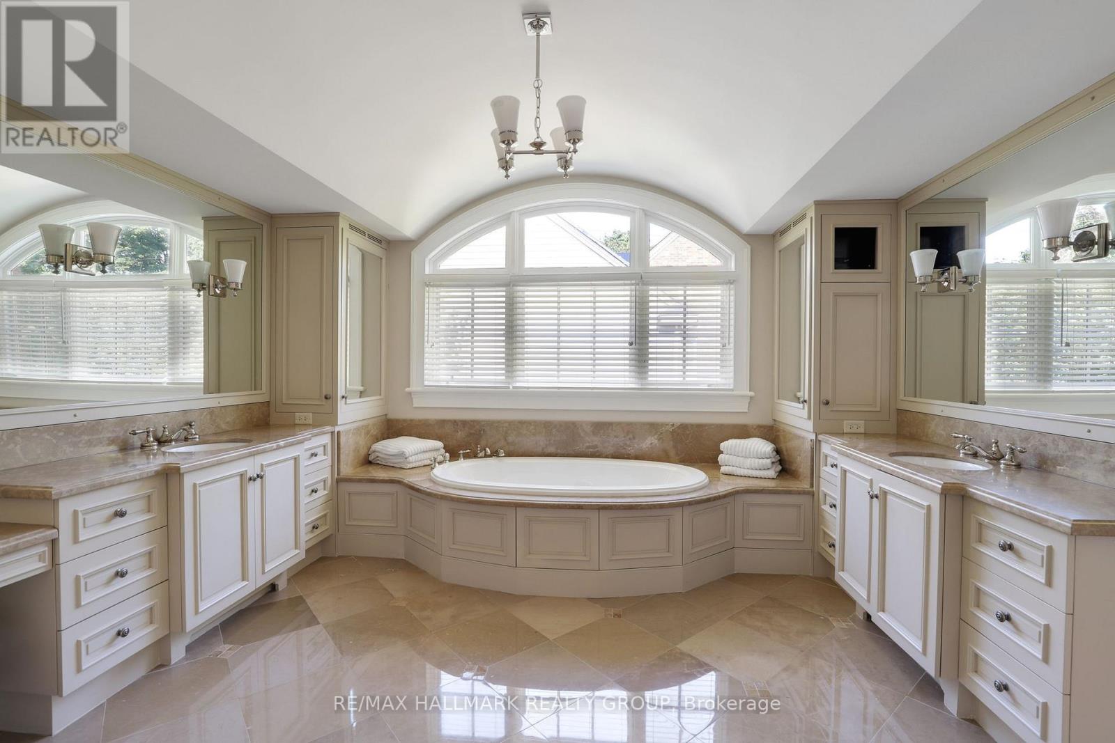 525 Piccadilly Avenue, Ottawa, Ontario  K1Y 0H7 - Photo 27 - X12824072