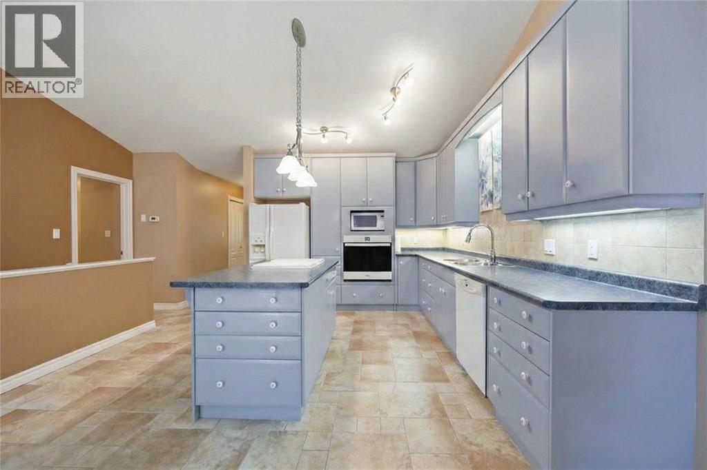 207 Cassandra Boulevard, Sarnia, Ontario  N7S 0A3 - Photo 4 - 26005790