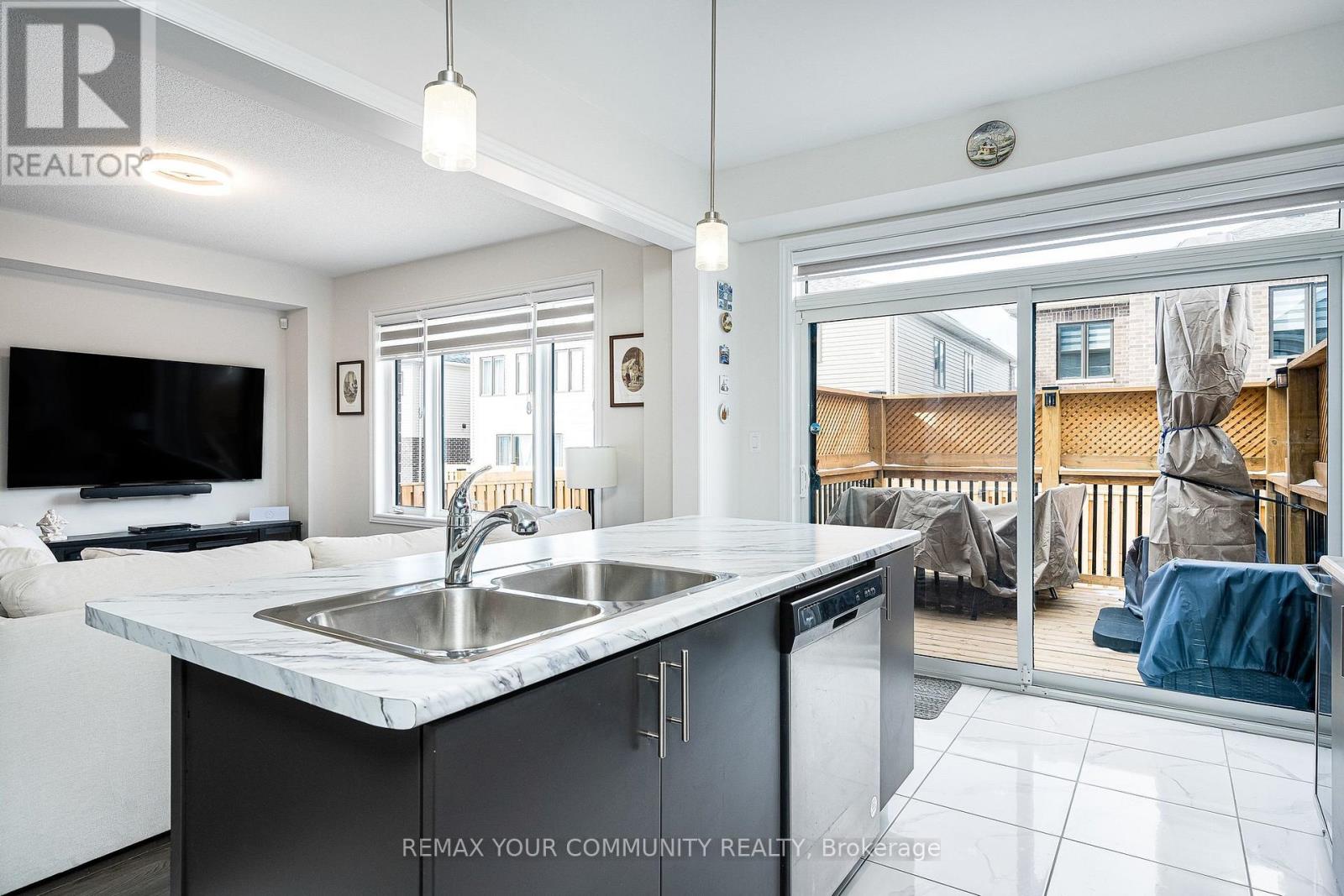 153 Terry Fox Drive, Barrie, Ontario  L9S 2Z8 - Photo 19 - S12902906