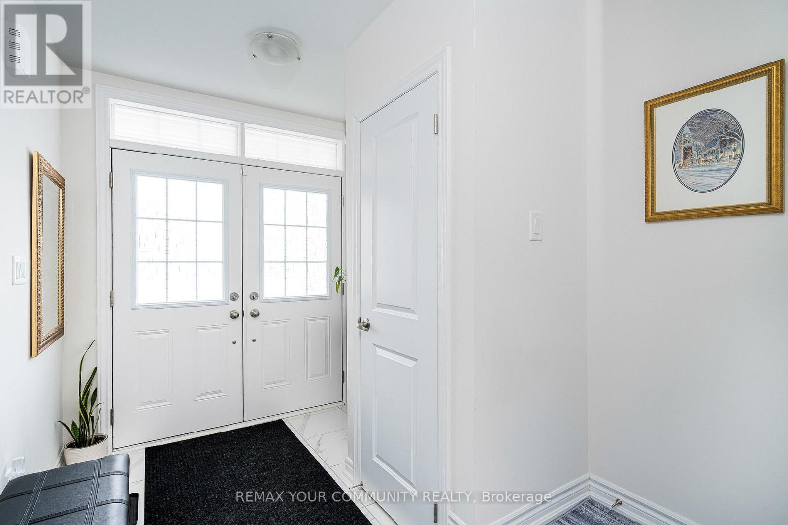 153 Terry Fox Drive, Barrie, Ontario  L9S 2Z8 - Photo 4 - S12902906