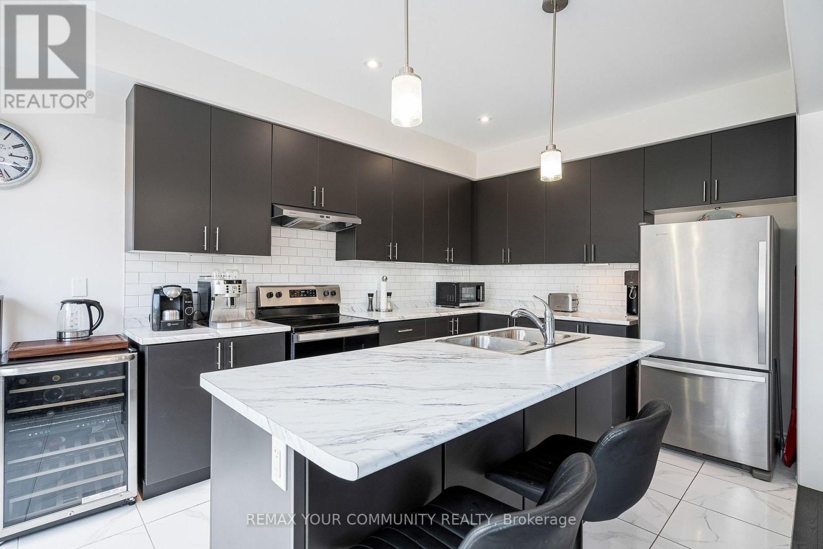 153 Terry Fox Drive, Barrie, Ontario  L9S 2Z8 - Photo 15 - S12902906