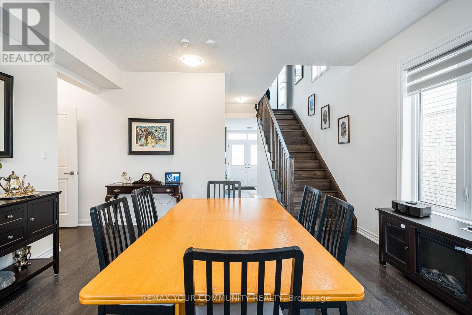 153 Terry Fox Drive, Barrie, Ontario  L9S 2Z8 - Photo 6 - S12902906