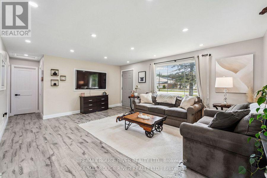 2041 Nash Road, Clarington, Ontario  L1C 3K4 - Photo 8 - E12902940