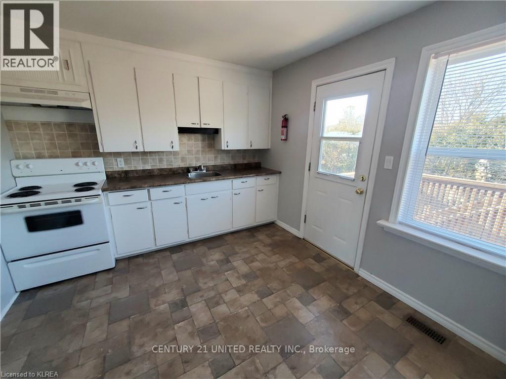 B - 1247 Clonsilla Avenue, Peterborough, Ontario  K9J 5Z1 - Photo 3 - X12902980