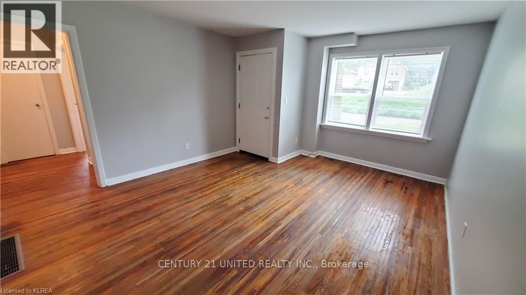 B - 1247 Clonsilla Avenue, Peterborough, Ontario  K9J 5Z1 - Photo 4 - X12902980