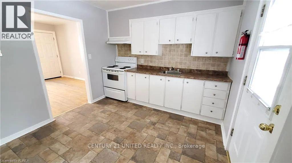 B - 1269 Clonsilla Avenue, Peterborough, Ontario  K9J 5Z1 - Photo 4 - X12902988