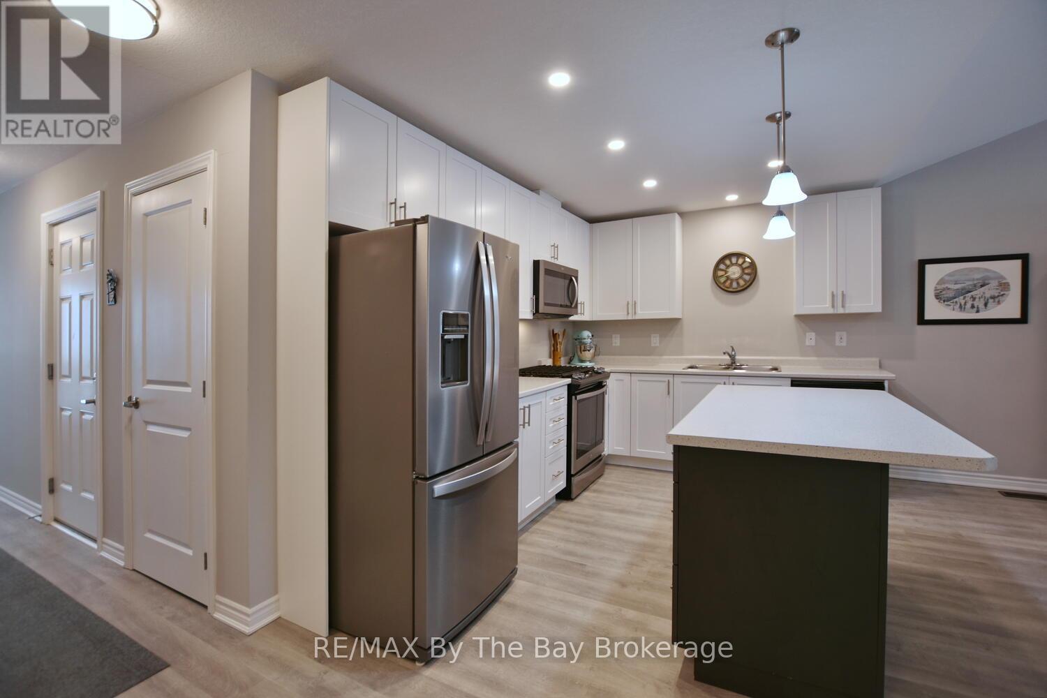 30 Ivy Crescent, Wasaga Beach, Ontario  L9Z 0H8 - Photo 6 - S12903064