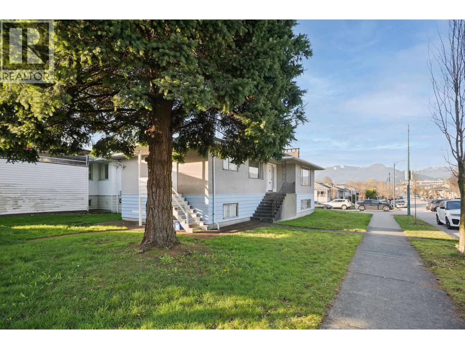 925 Nanaimo Street, Vancouver, British Columbia  V5L 4T1 - Photo 3 - R3101858