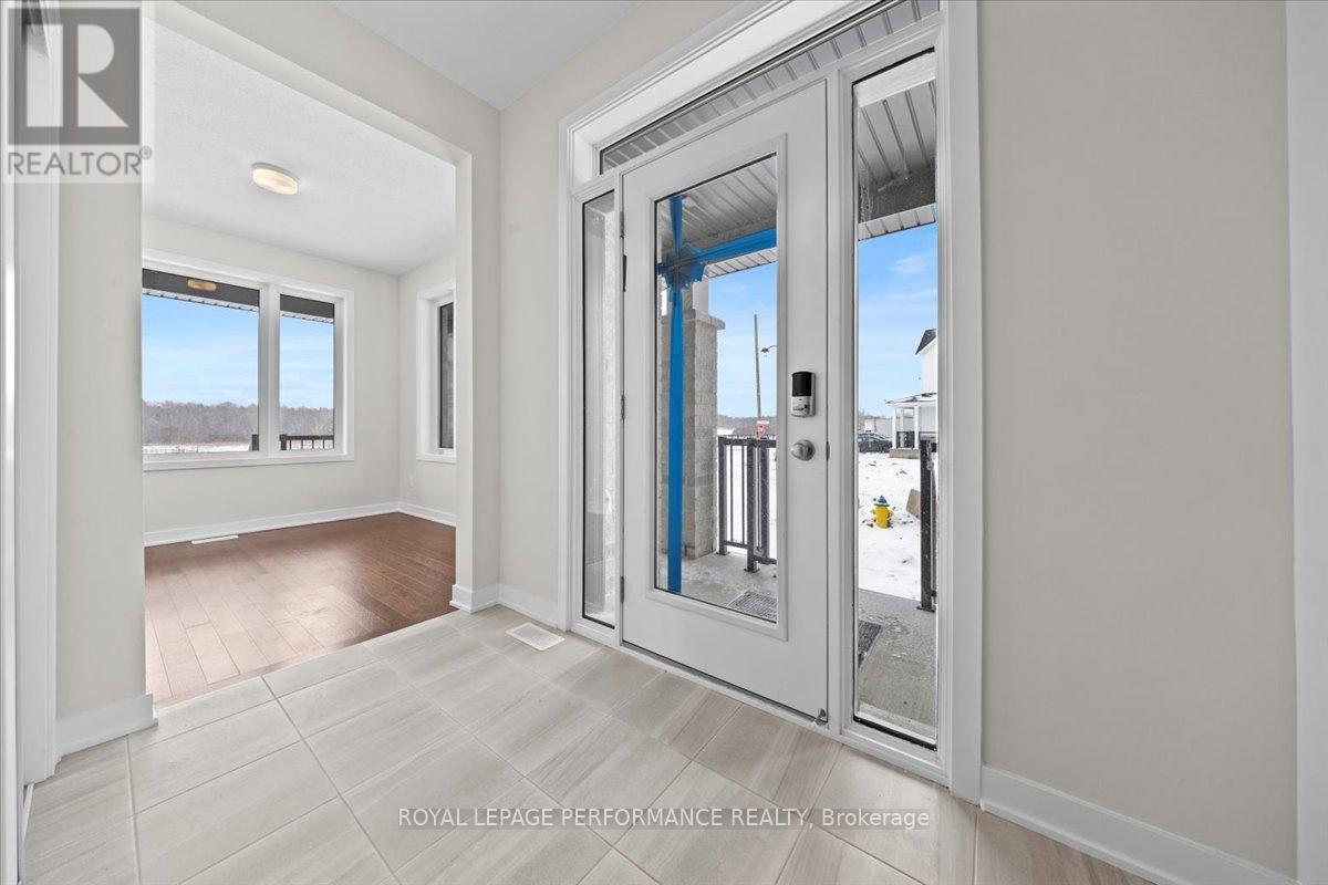 2031 Checkerspot Avenue, Ottawa, Ontario  K0A 2Z0 - Photo 3 - X12903072