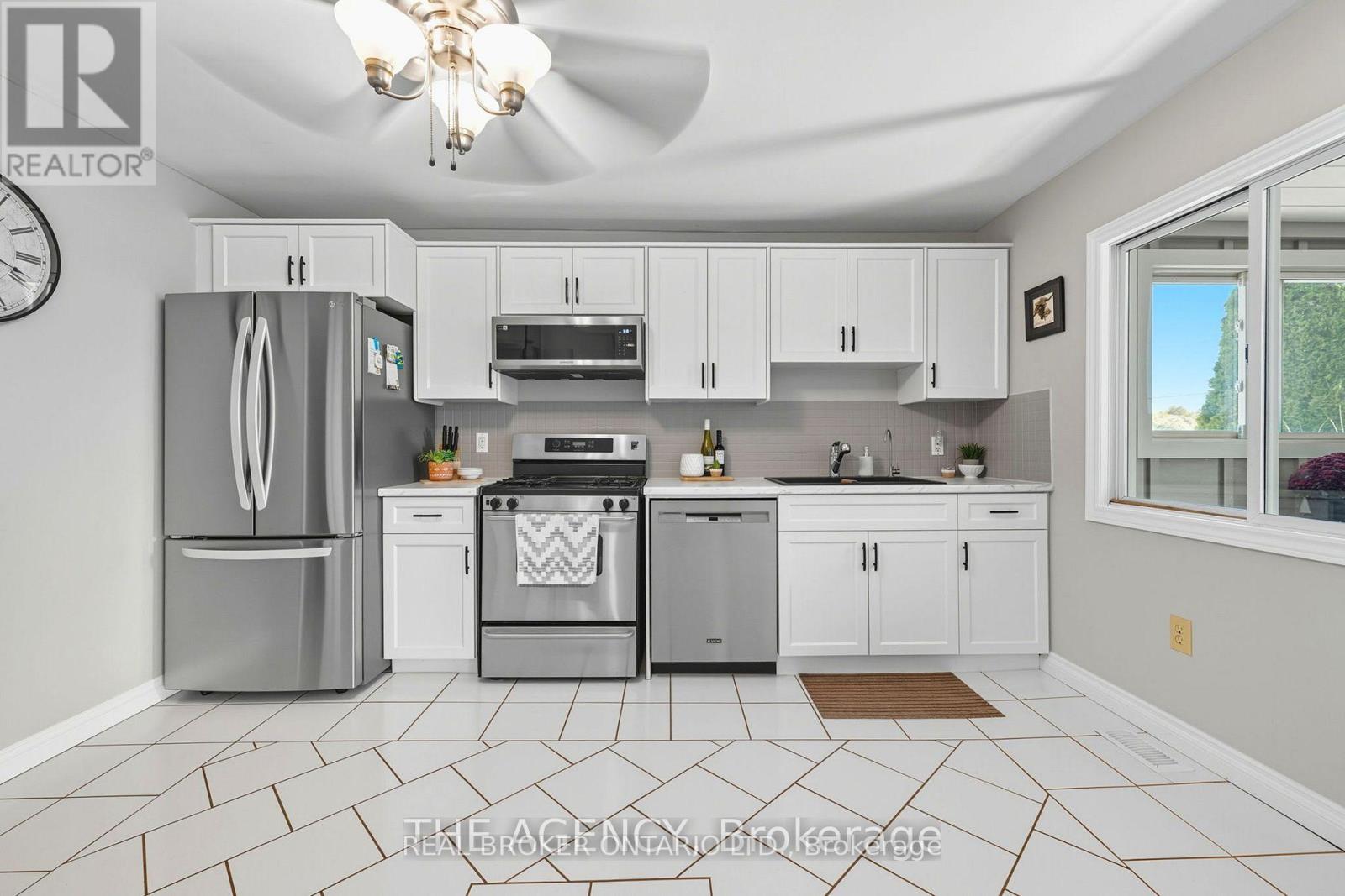 6359 Lyons Creek Road, Niagara Falls, Ontario  L2G 0L9 - Photo 10 - X12467753