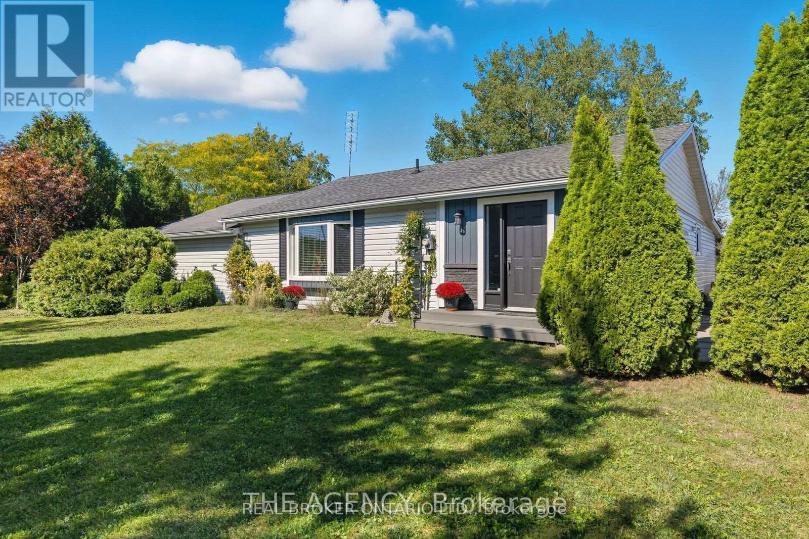6359 Lyons Creek Road, Niagara Falls, Ontario  L2G 0L9 - Photo 4 - X12467753