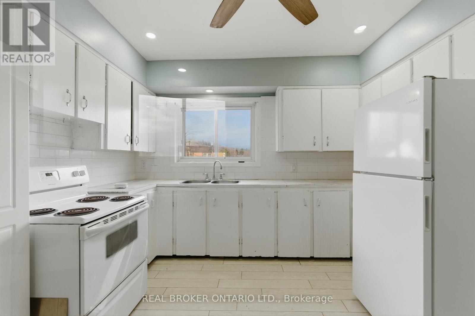 880 Lawrence Road, Hamilton, Ontario  L8K 2A3 - Photo 18 - X12893418