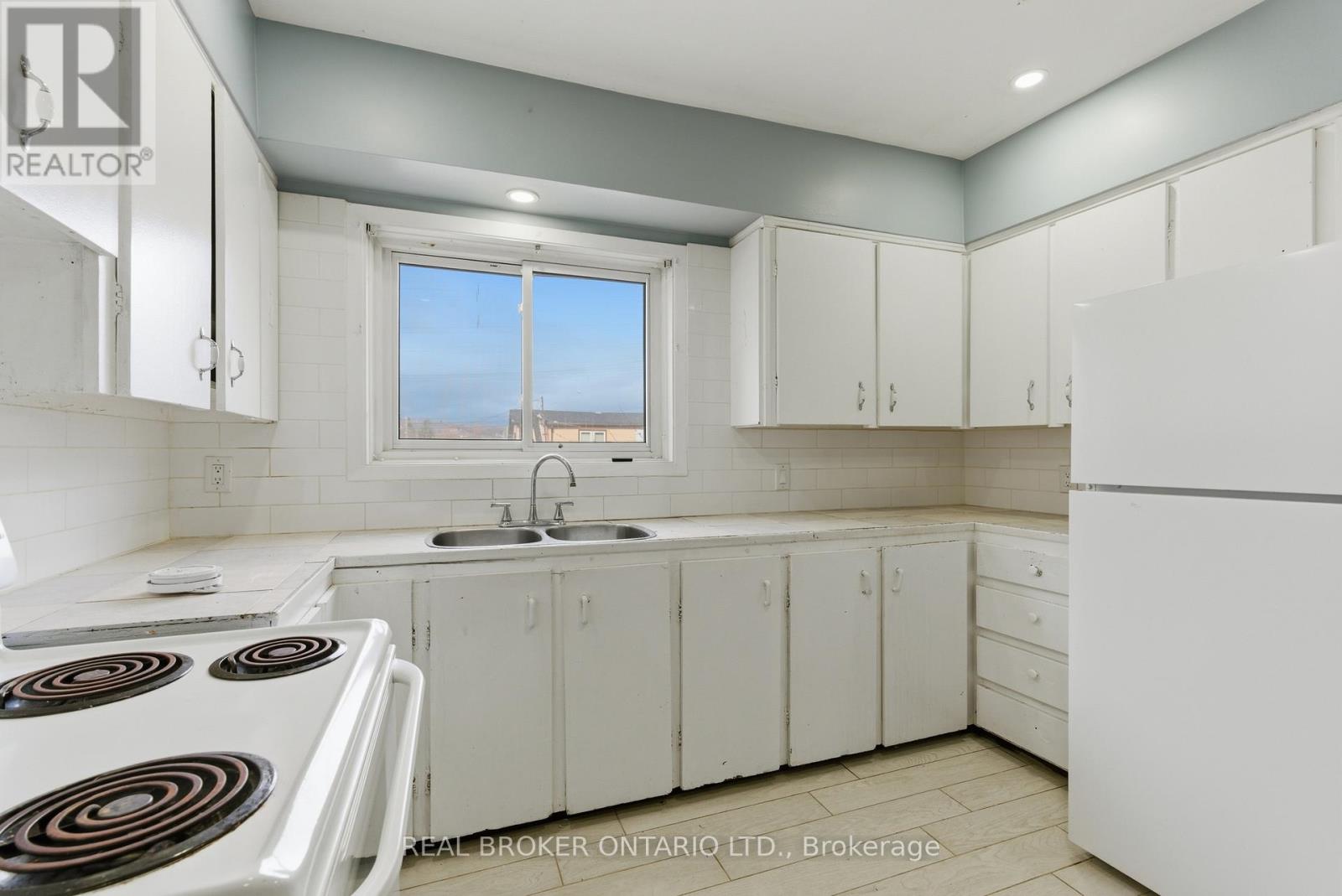 880 Lawrence Road, Hamilton, Ontario  L8K 2A3 - Photo 19 - X12893418