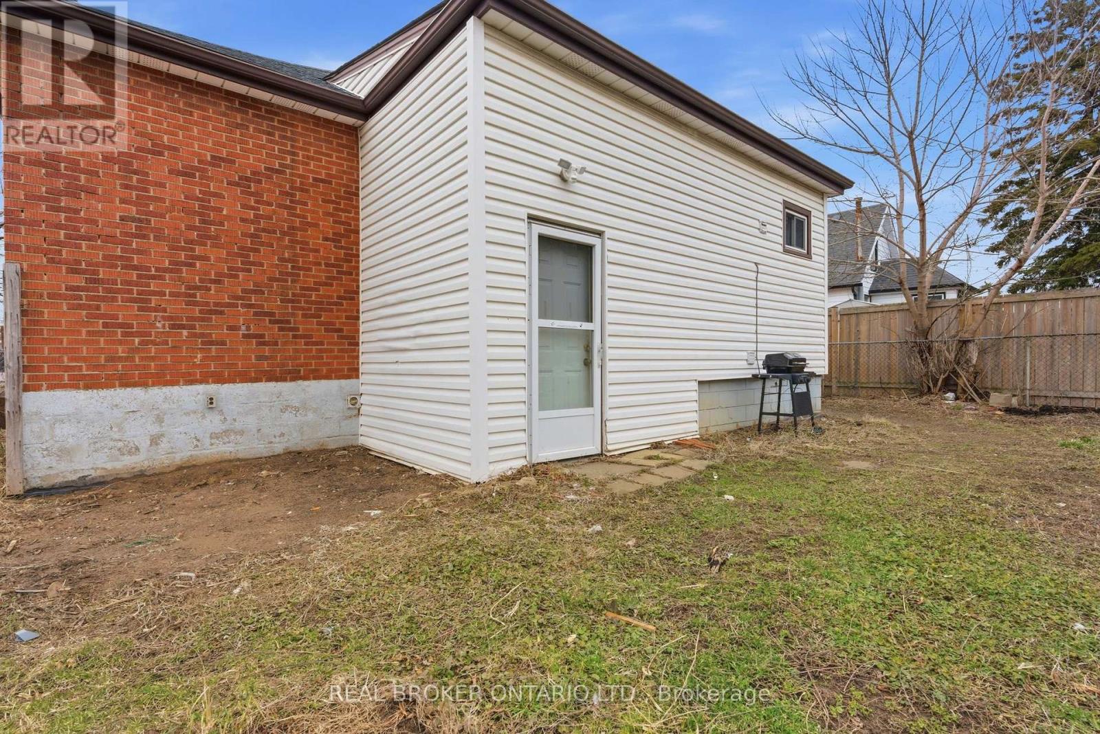 880 Lawrence Road, Hamilton, Ontario  L8K 2A3 - Photo 41 - X12893418