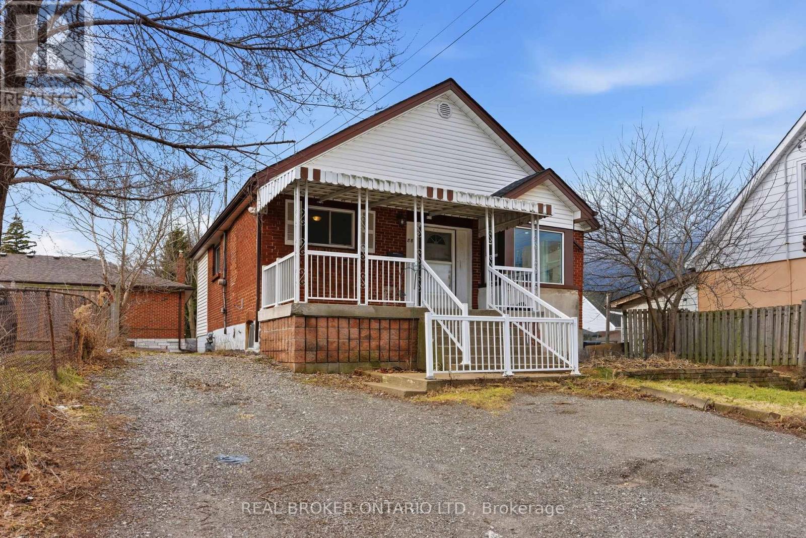 880 Lawrence Road, Hamilton, Ontario  L8K 2A3 - Photo 4 - X12893418