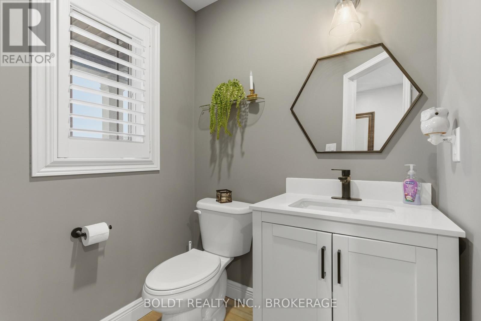 4870 Allan Court, Lincoln, Ontario  L0R 1B3 - Photo 13 - X12902448