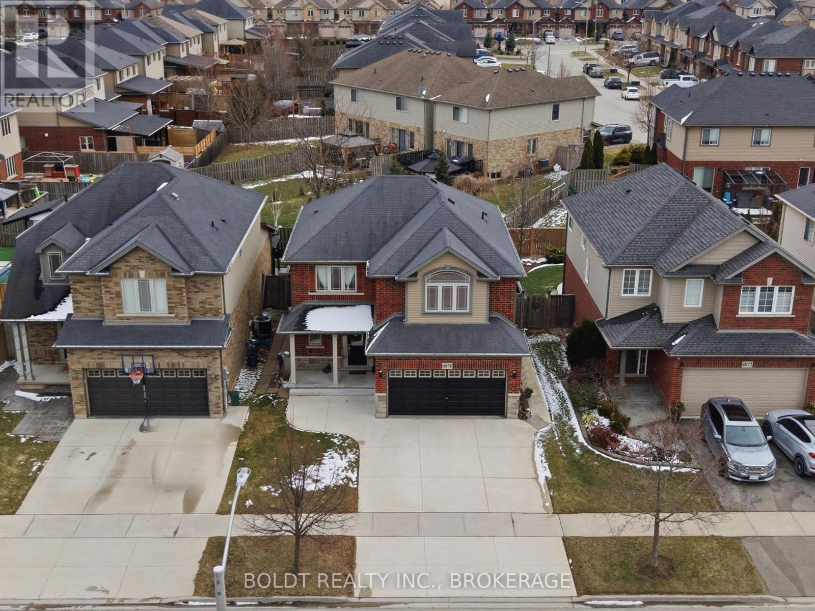 4870 Allan Court, Lincoln, Ontario  L0R 1B3 - Photo 3 - X12902448