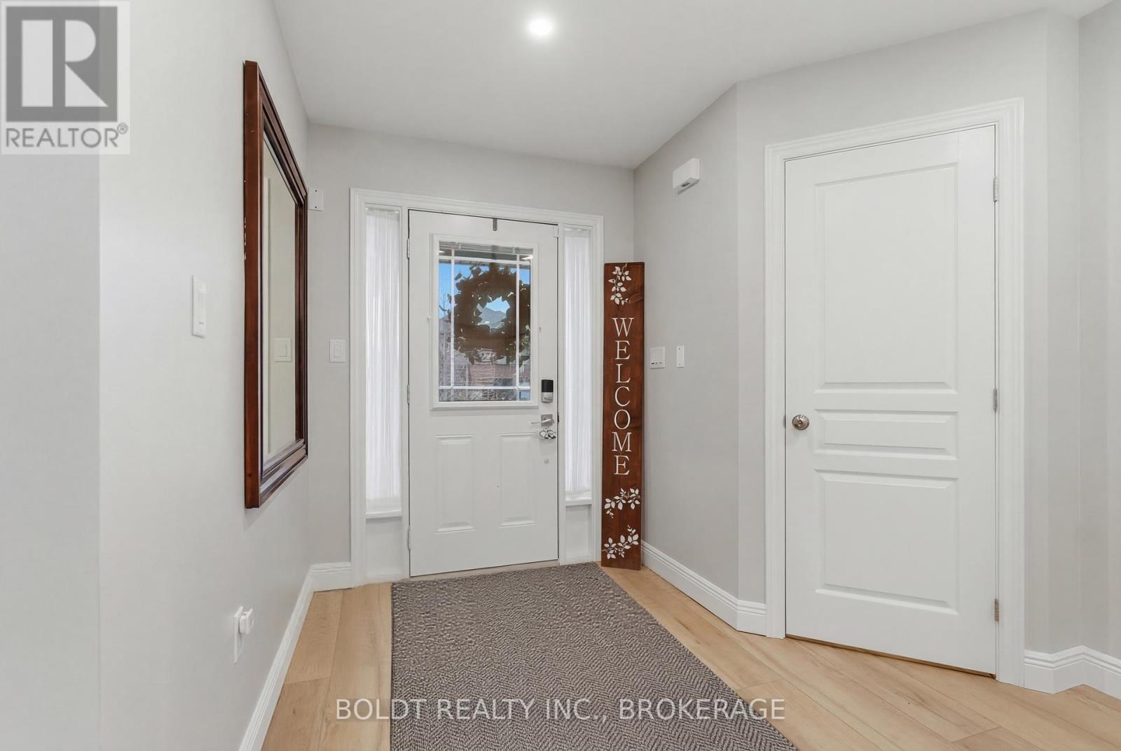 4870 Allan Court, Lincoln, Ontario  L0R 1B3 - Photo 4 - X12902448