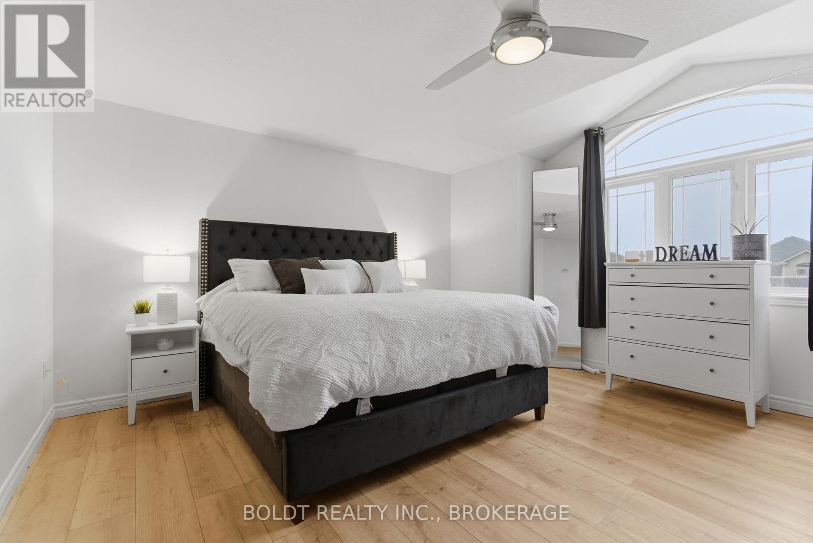 4870 Allan Court, Lincoln, Ontario  L0R 1B3 - Photo 16 - X12902448