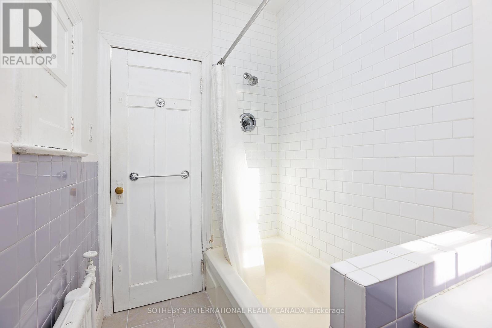 Upper - 19 Melgund Road, Toronto, Ontario  M5R 1Z9 - Photo 16 - C12901654