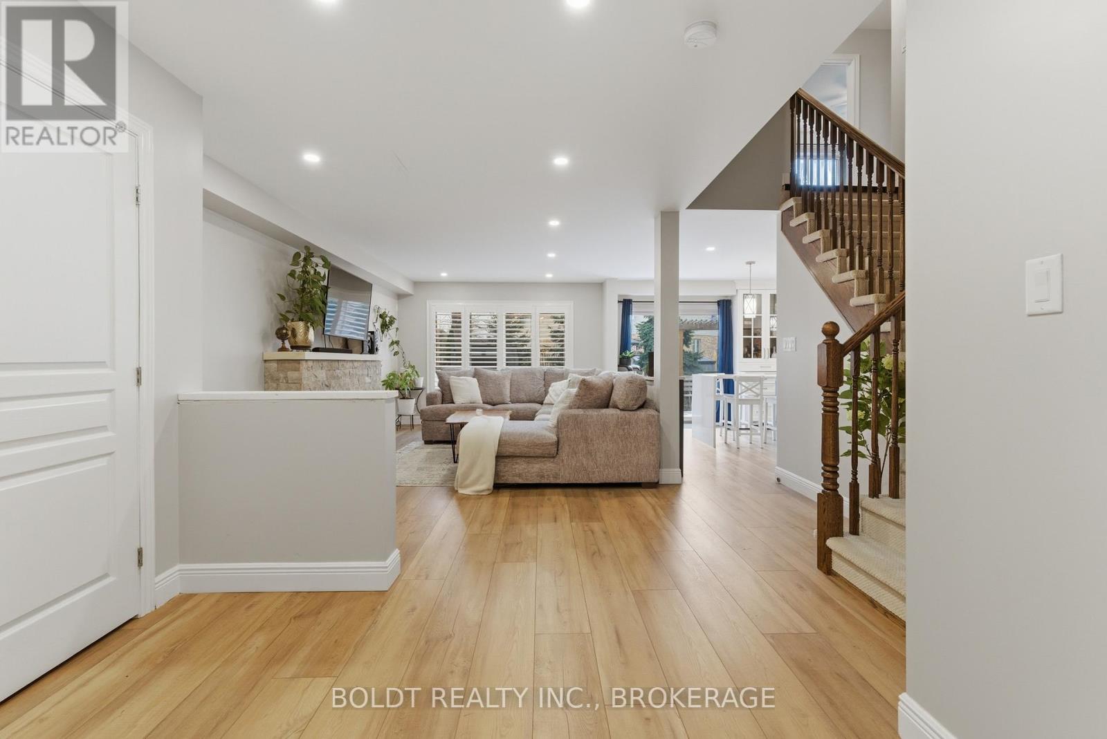 4870 Allan Court, Lincoln, Ontario  L0R 1B3 - Photo 5 - X12902448