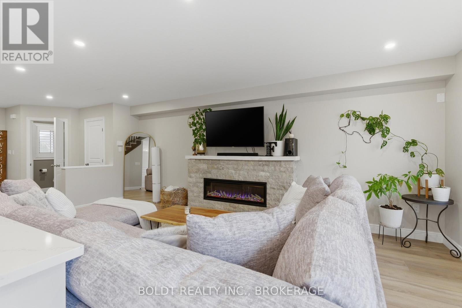 4870 Allan Court, Lincoln, Ontario  L0R 1B3 - Photo 7 - X12902448