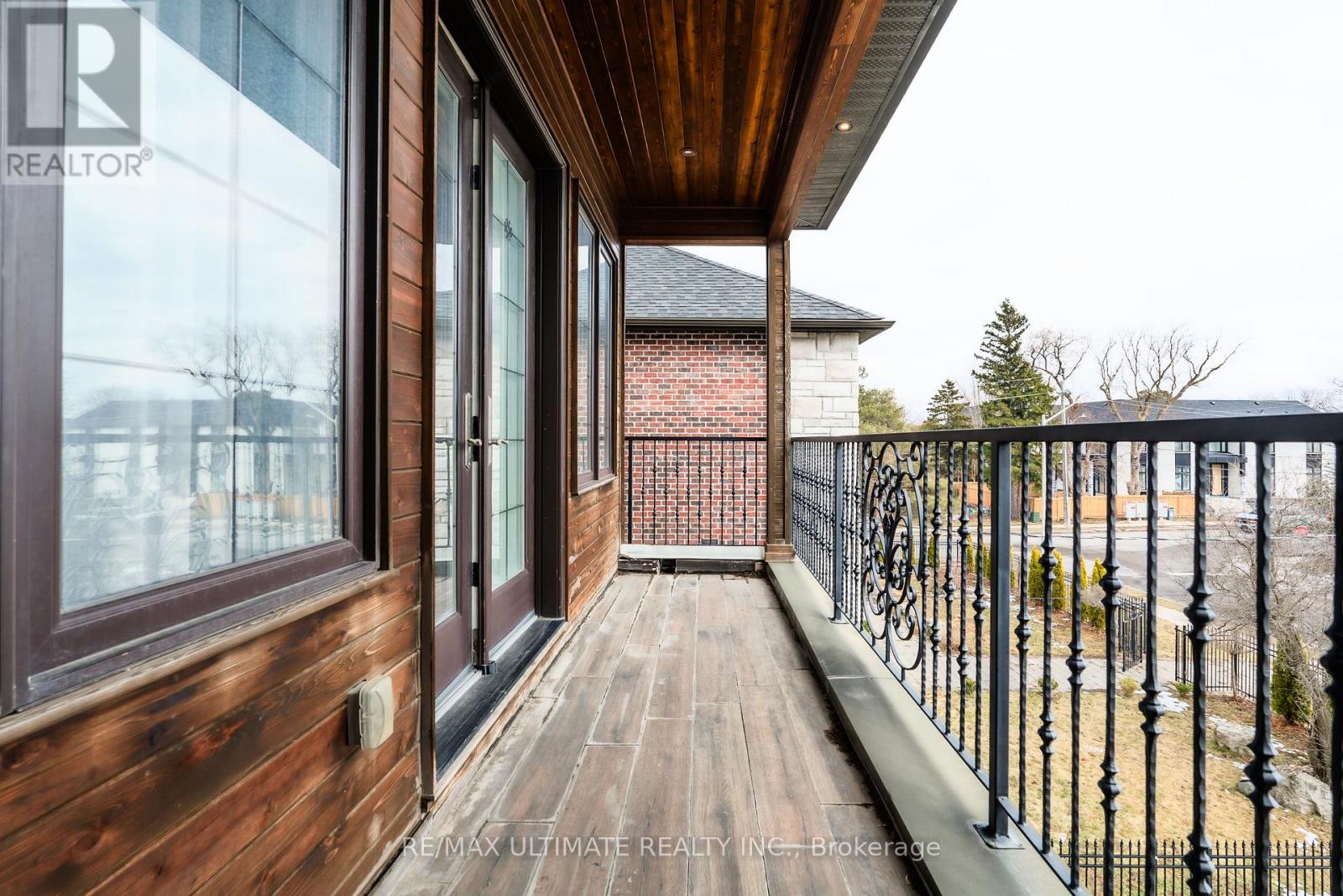 2 Poplar Drive, Richmond Hill, Ontario  L4E 2W5 - Photo 16 - N12900412