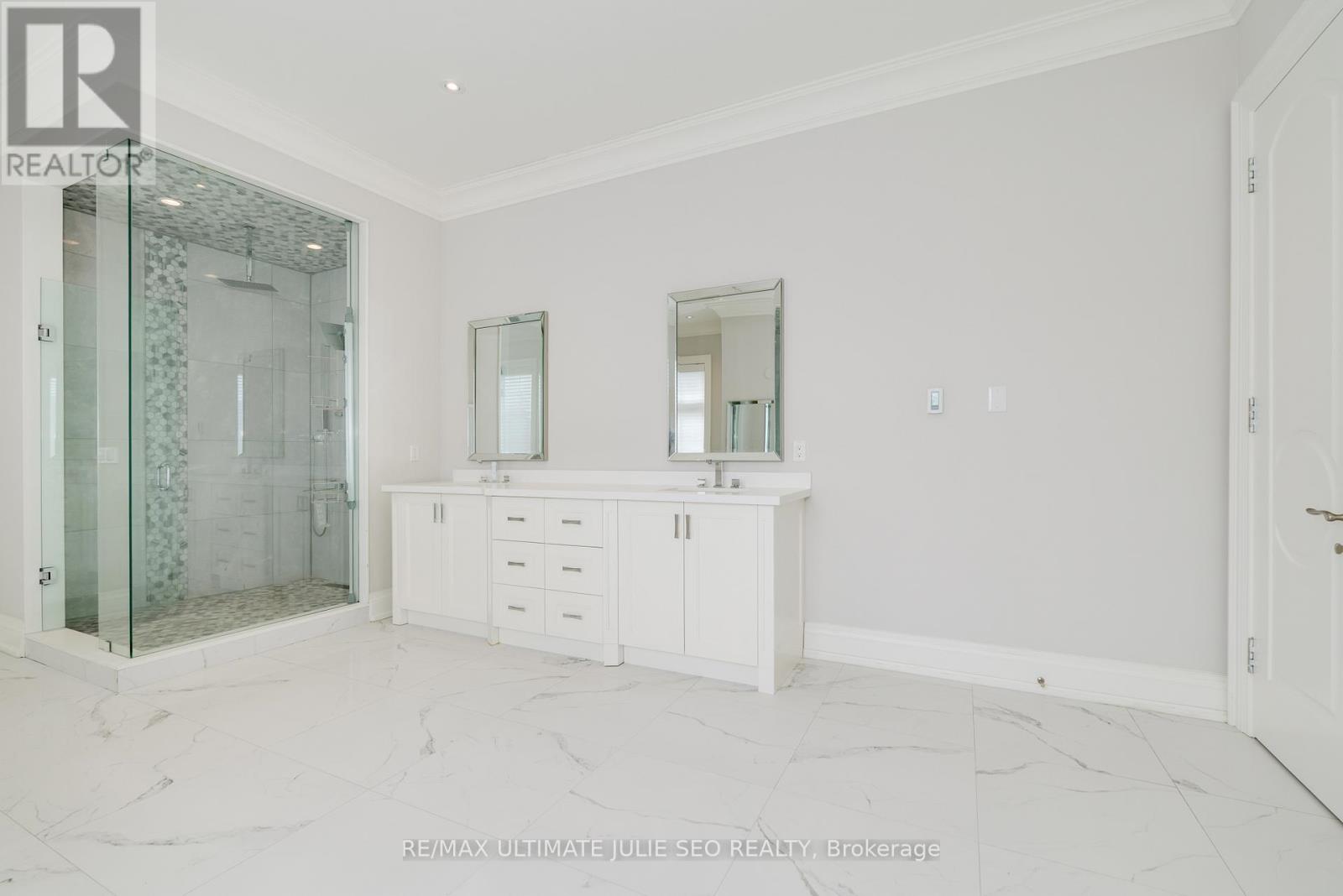 2 Poplar Drive, Richmond Hill, Ontario  L4E 2W5 - Photo 18 - N12900412