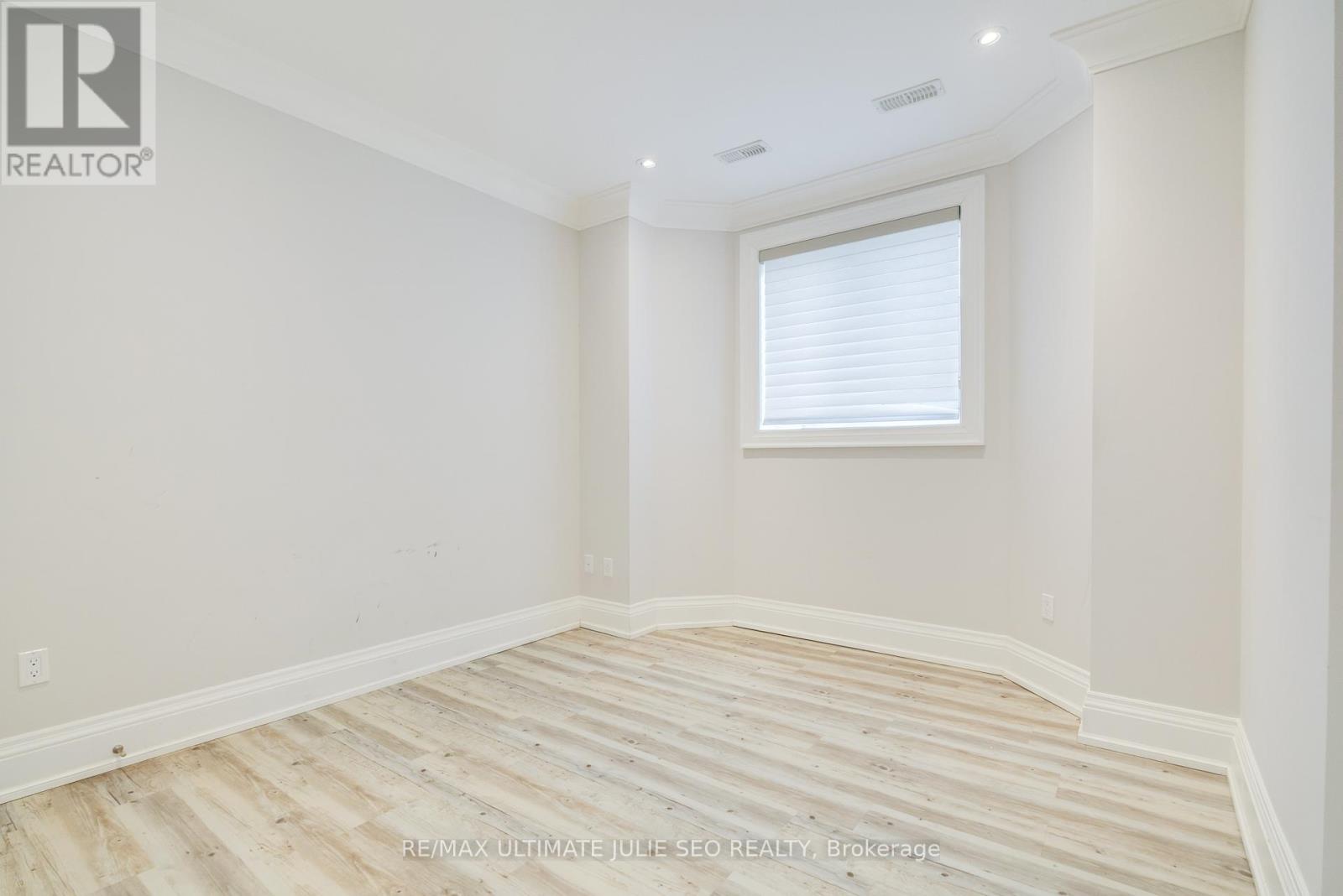 2 Poplar Drive, Richmond Hill, Ontario  L4E 2W5 - Photo 34 - N12900412